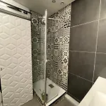Apartament A 250m De La *