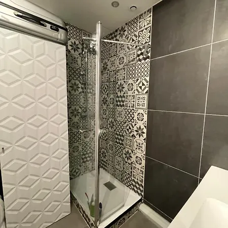 Apartmán A 250m De La *