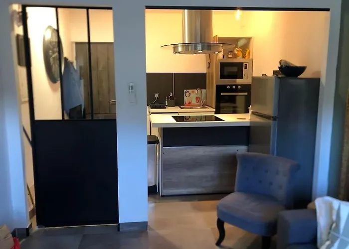 Appartement à 250m De La *