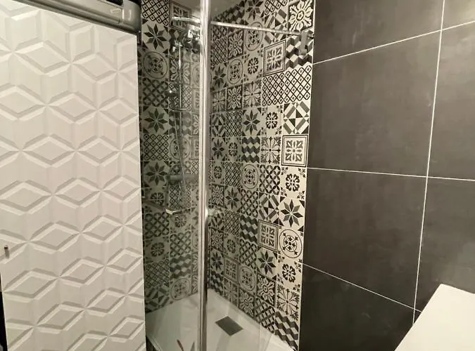 Appartement à 250m De La *